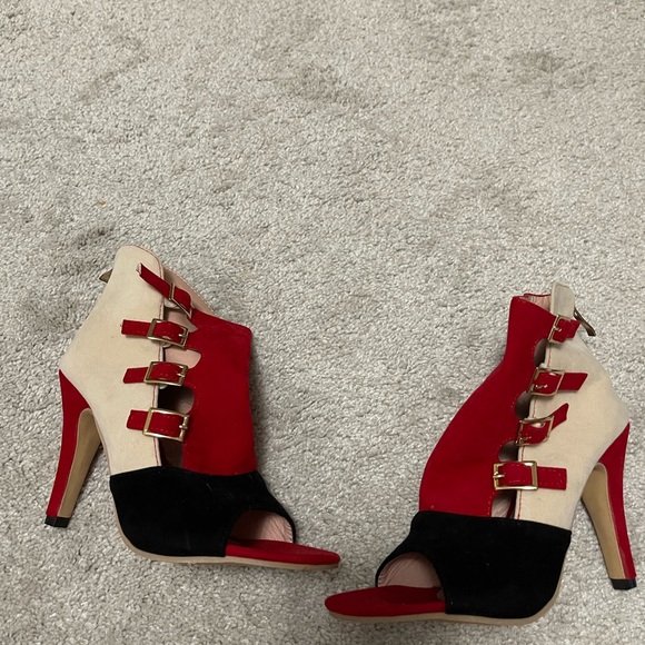 SHOES - Picture 4 of 5